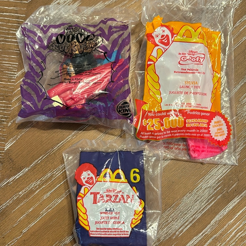 3 kids meal toys
